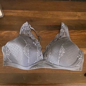 Size 38C Simply Vera Wang lace bra. Never worn!